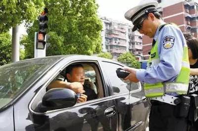 今日起广州电子警察严查不礼让行人 扣分罚款，逾期加重处罚